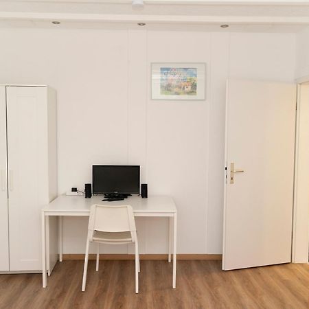 Frisch Renovierte 2-Zimmer-Wohnung Moenchengladbach Esterno foto