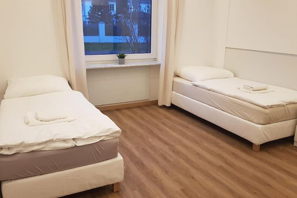 Frisch Renovierte 2-Zimmer-Wohnung Moenchengladbach Esterno foto