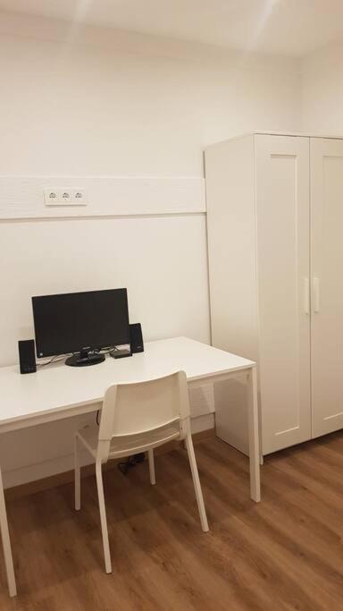 Frisch Renovierte 2-Zimmer-Wohnung Moenchengladbach Esterno foto