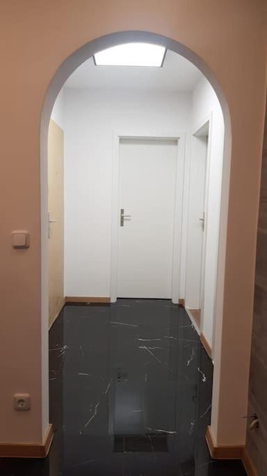 Frisch Renovierte 2-Zimmer-Wohnung Moenchengladbach Esterno foto