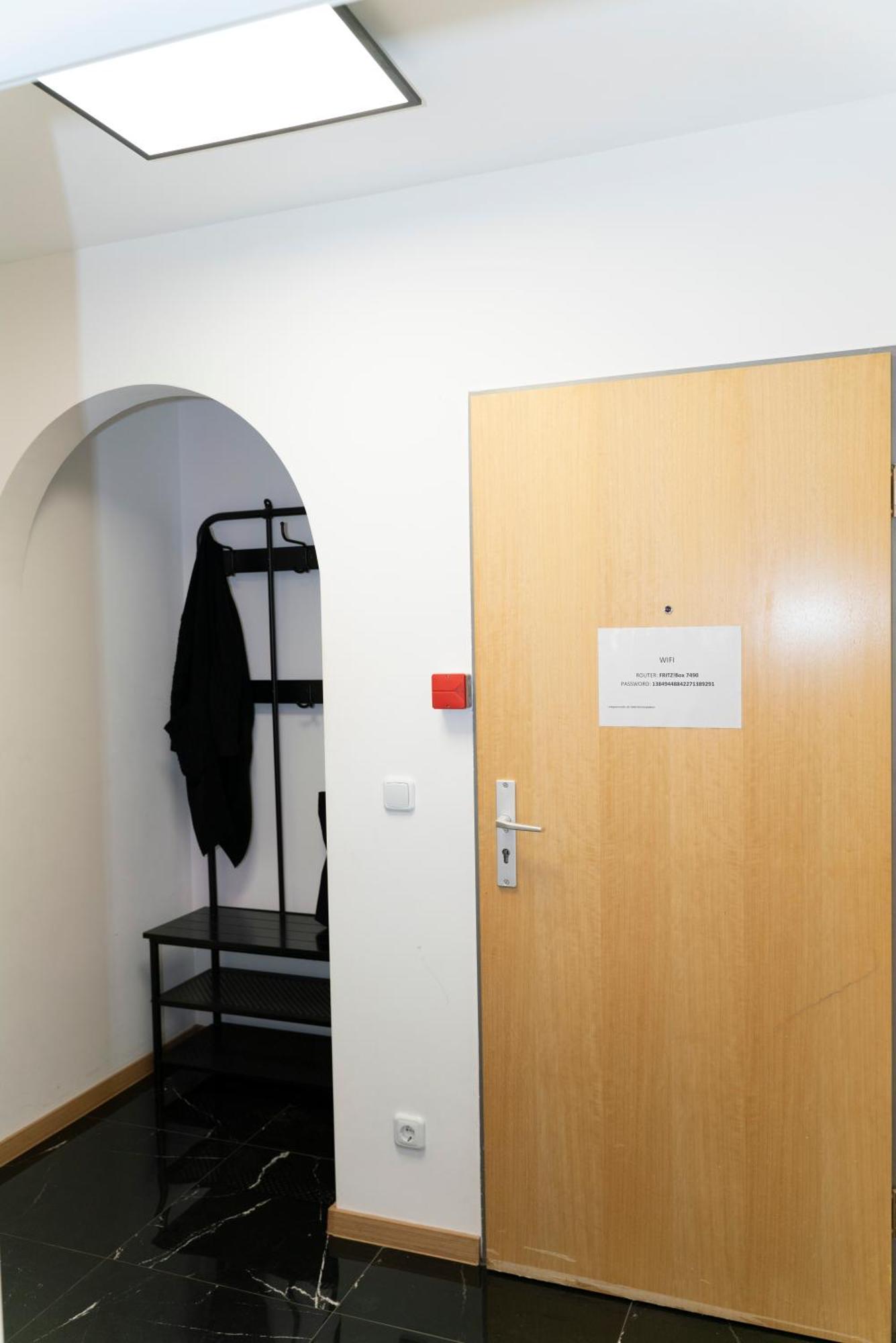 Frisch Renovierte 2-Zimmer-Wohnung Moenchengladbach Esterno foto